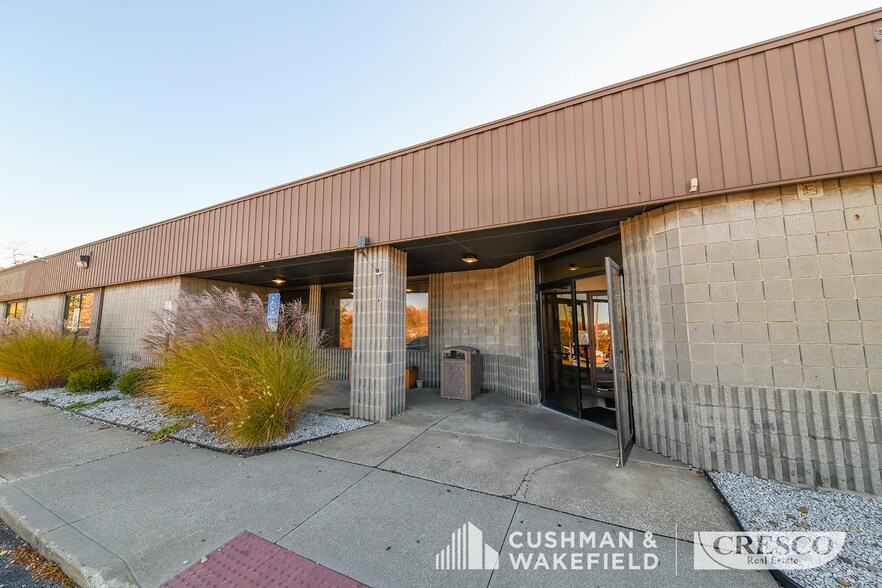 More Photos Of 14445 Broadway Ave, Cleveland Office For Sale