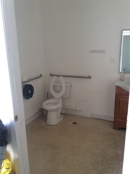 More Photos Of 5636 US Route 60, Huntington Unknown For Lease