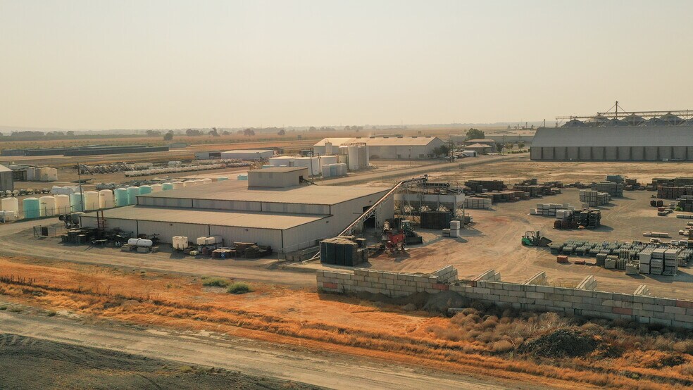 More Photos Of 2945 Niagara Rd, Colusa Manufacturing For Sale