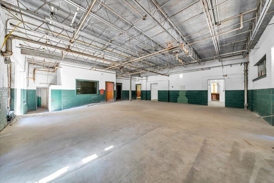 More Photos Of 231 S Colorado St, Salem Freestanding For Sale