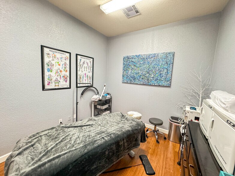 More Photos Of 600 Round Rock West, Round Rock Office For Lease