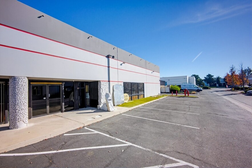 More Photos Of 543 Birch St, Lake Elsinore Warehouse For Sale