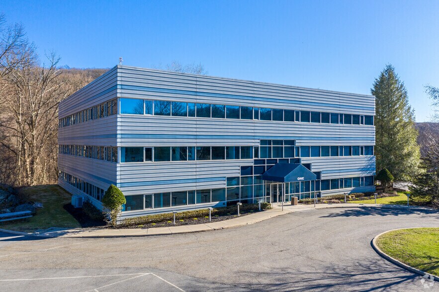 Primary Photo Of 1 Corwin Ct, Newburgh Medical For Lease