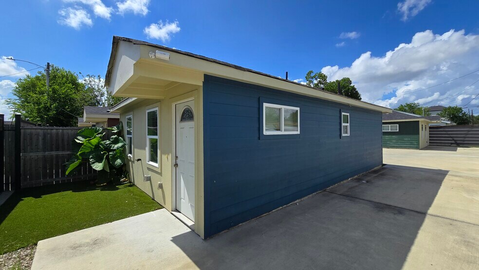 More Photos Of , Houston Multifamily For Sale