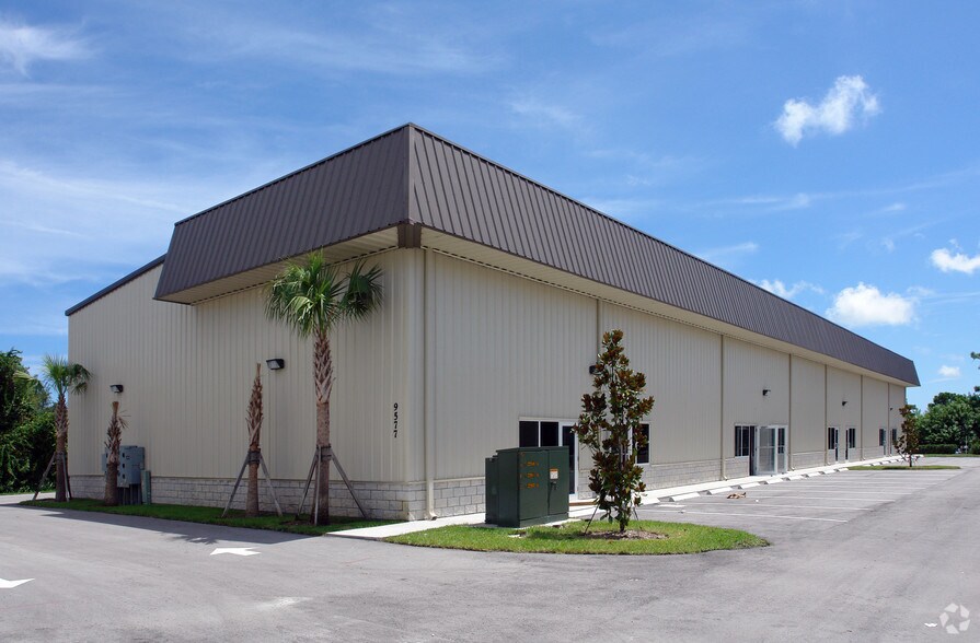 More Photos Of 9577 Gator Dr, Sebastian Warehouse For Lease