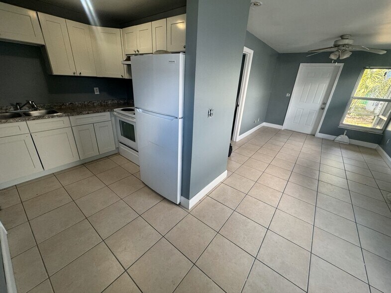 More Photos Of 40 Willis Rd, North Fort Myers Apartments For Sale