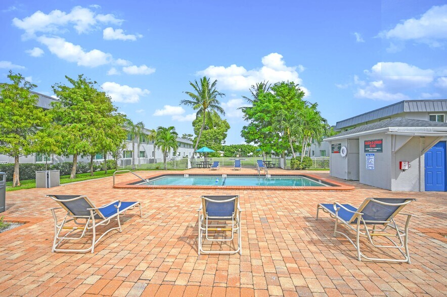 More Photos Of 8372 Beacon Blvd, Fort Myers Apartments For Sale