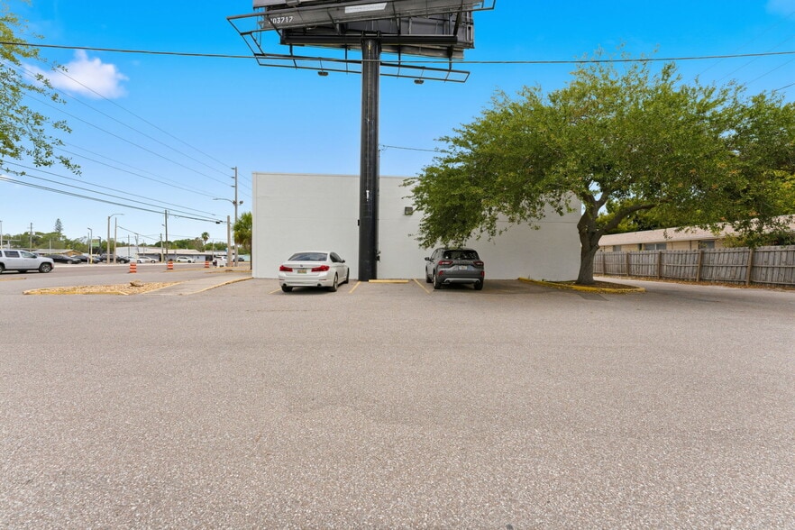 More Photos Of 4801 66th St N, Kenneth City General Retail For Sale