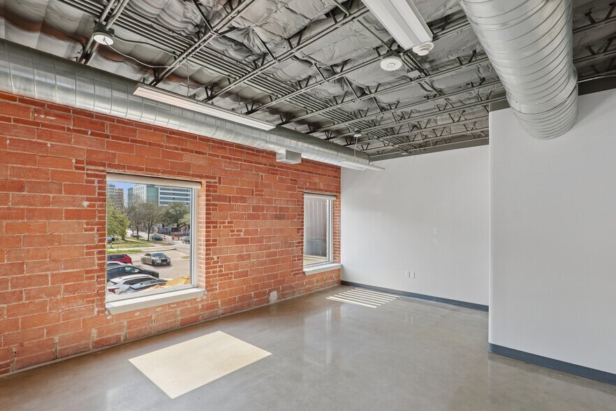 More Photos Of 3217 Montrose Blvd, Houston Office For Lease