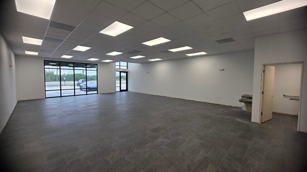 More Photos Of 8100 Park Blvd N, Pinellas Park Storefront For Lease