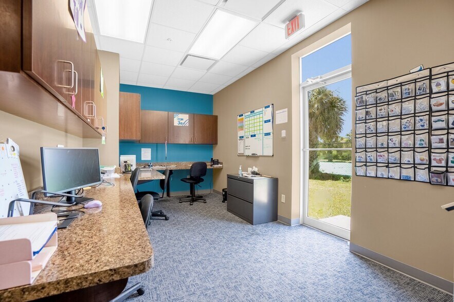 More Photos Of 7000 Lake Ellenor Dr, Orlando Medical For Lease