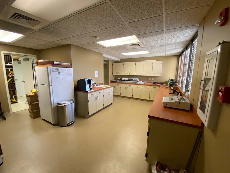 More Photos Of 100 Saint Ann St, Owensboro Office For Lease