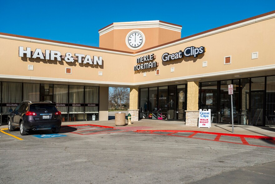 More Photos Of 1800 N Velasco St, Angleton Unknown For Lease