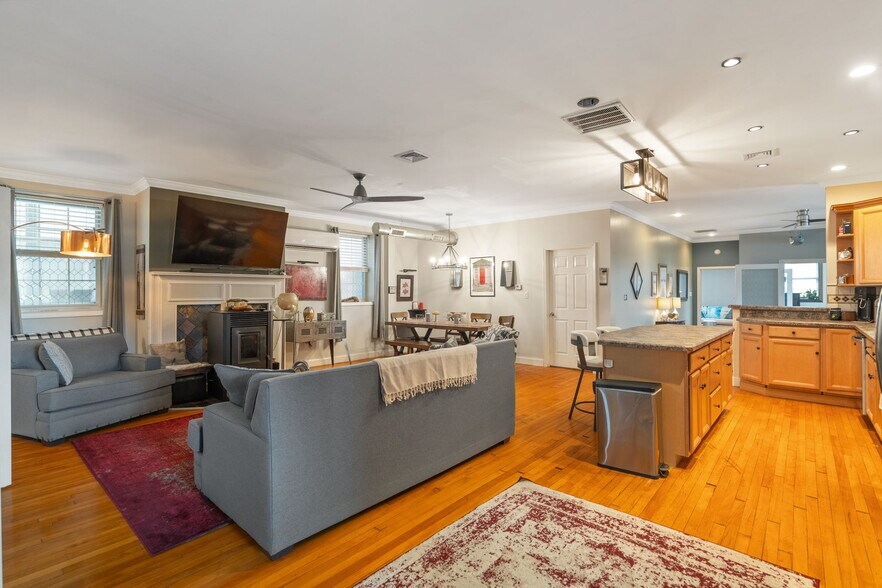 More Photos Of 140 Clinton St, Schenectady Storefront Retail Residential For Lease