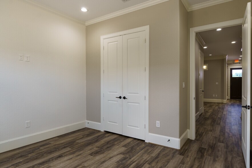 More Photos Of 12243 Queenston Blvd, Houston Medical For Sale