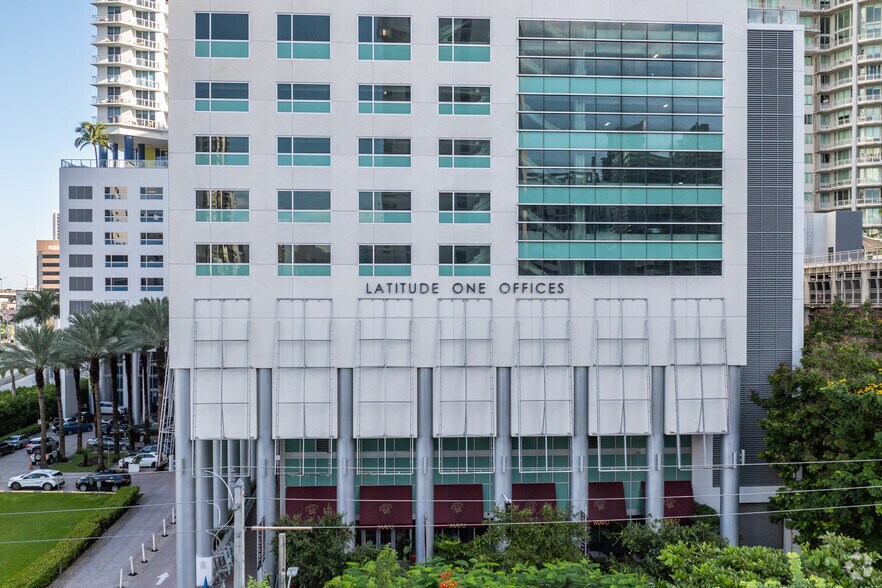 More Photos Of 175 SW 7th St, Miami Medical For Sale