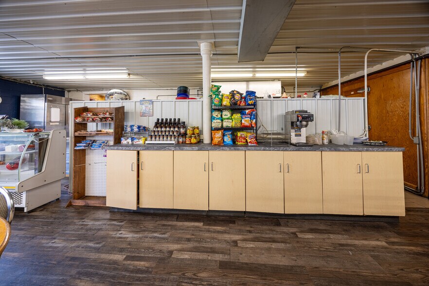 More Photos Of 4053 Hwy E, Oak Ridge Storefront For Sale