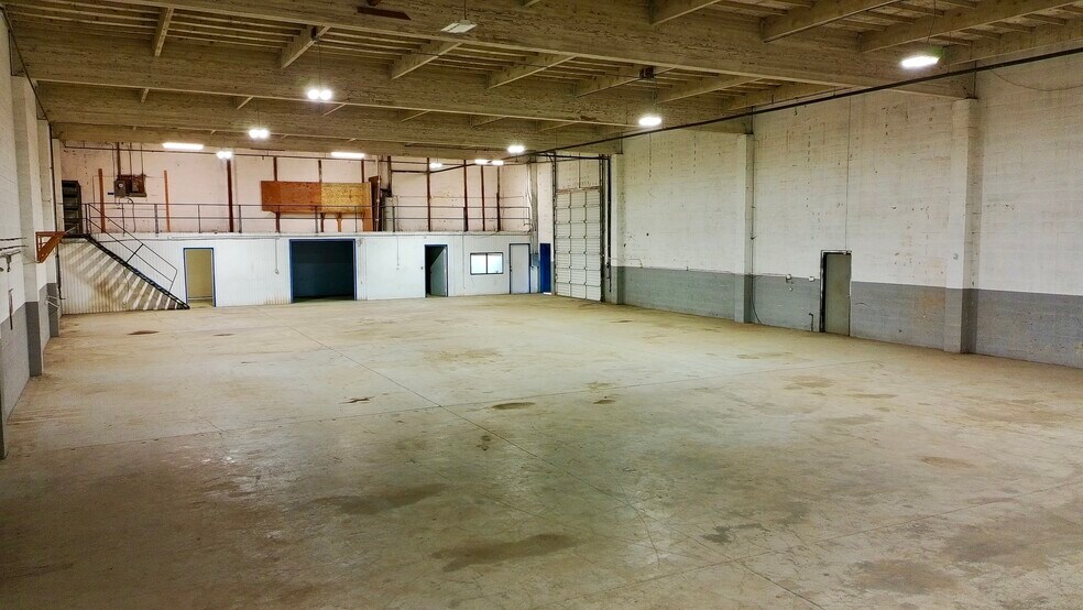 More Photos Of 251 NE Kilpatrick St, Portland Warehouse For Lease