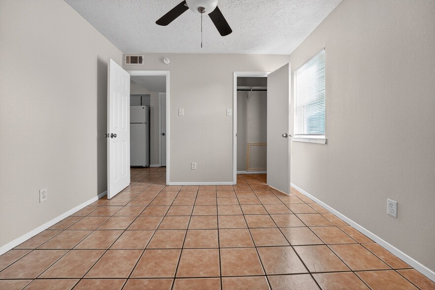 More Photos Of 306 Calhoun Dr, Rockdale Apartments For Sale