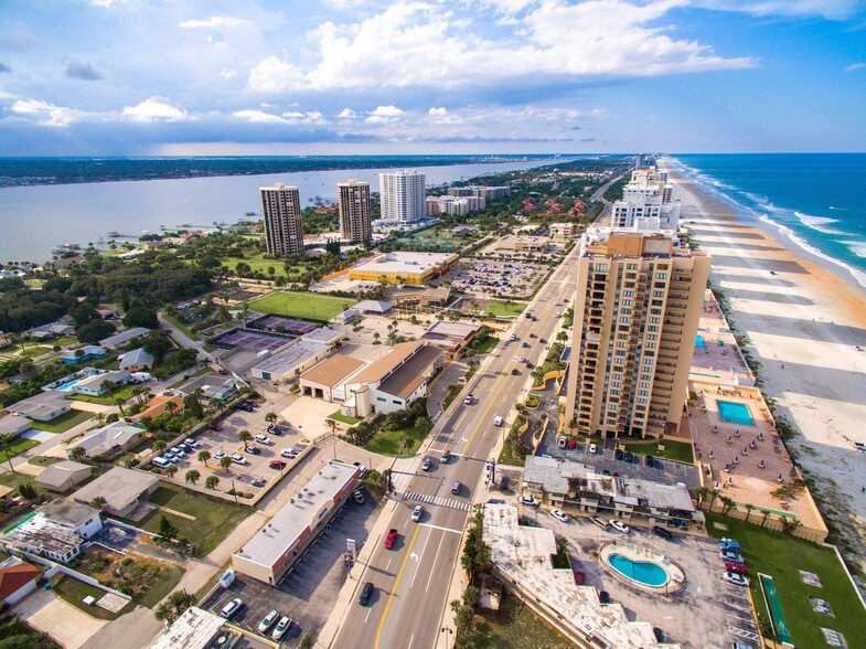 More Photos Of 530 N Beach St, Daytona Beach Warehouse For Sale