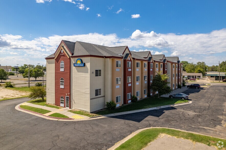 More Photos Of 1420 N Lorraine St, Hutchinson Hotel For Sale