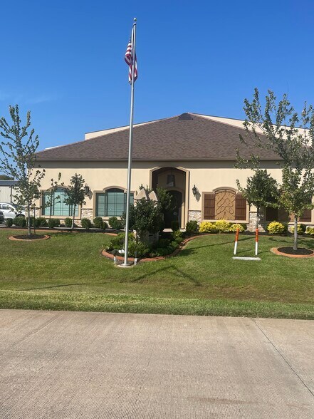 More Photos Of 4500 Marlena St, Bossier City Manufacturing For Lease