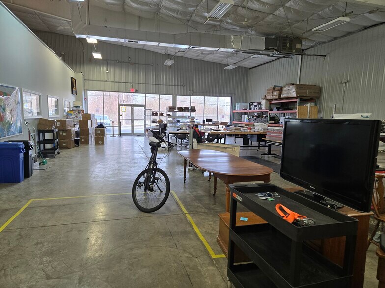 More Photos Of 44 Washington St, Auburn Auto Repair For Lease