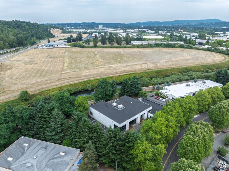 More Photos Of 5866 S 194th St, Kent Flex For Sale