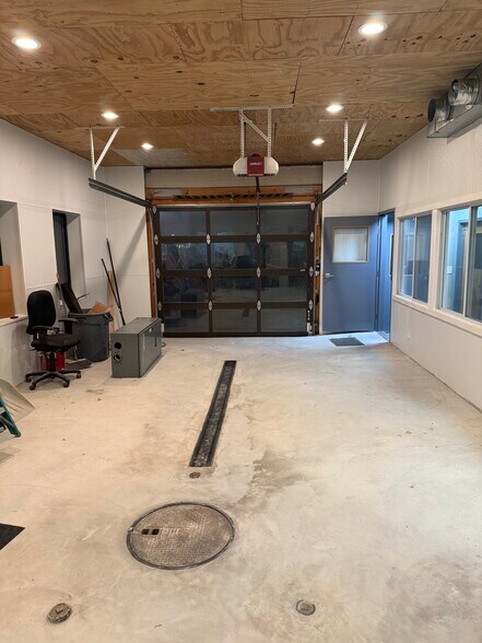 More Photos Of 69 Newland St, Malden Garden Center For Lease