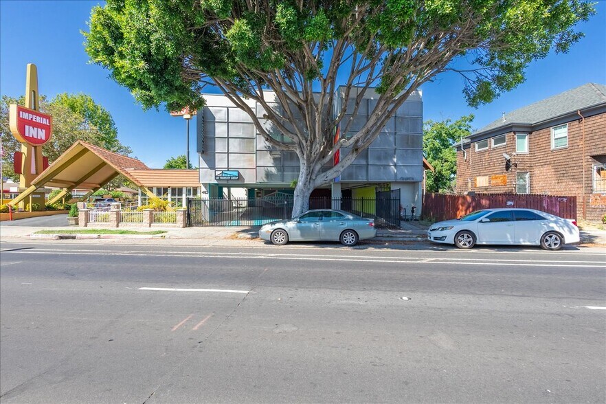 More Photos Of 482 W MacArthur Blvd, Oakland Medical For Sale