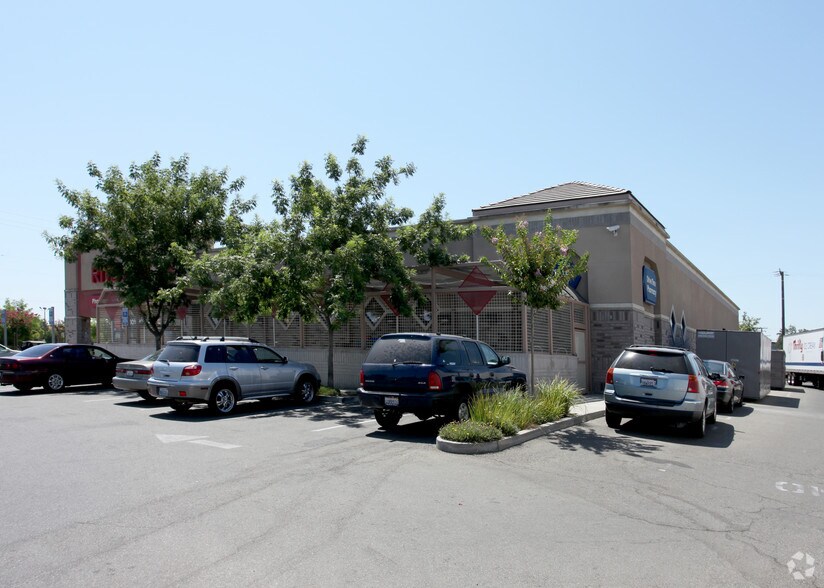 More Photos Of 707 W Lacey Blvd, Hanford General Retail For Sale