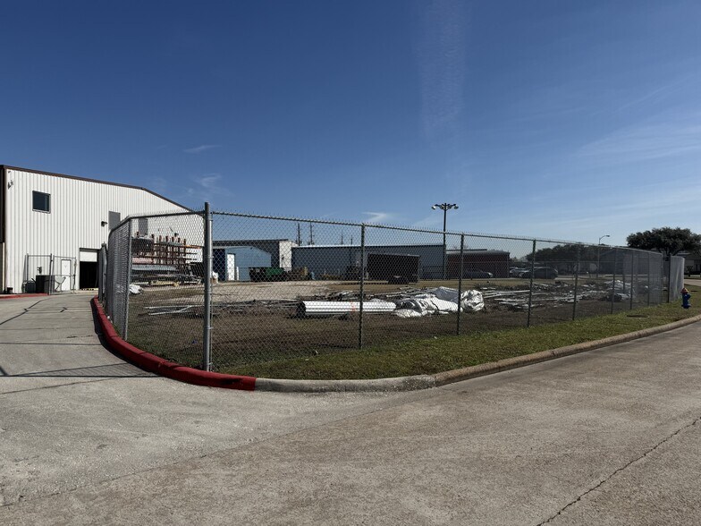 More Photos Of 1803 Rough Neck Dr, Humble Warehouse For Lease