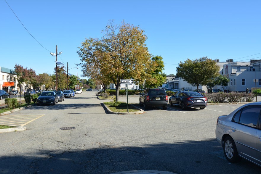 More Photos Of 5 E Palisade Ave, Englewood Storefront Retail Office For Lease