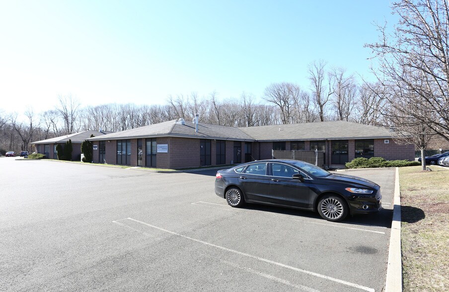 More Photos Of 20 Commerce Park Dr, Milford Unknown For Lease