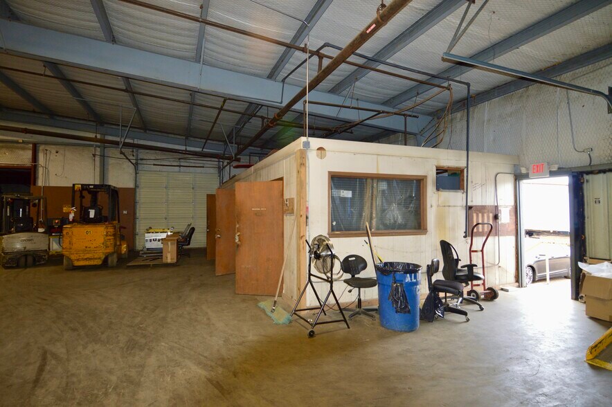 More Photos Of 1300 S Bolton St, Jacksonville Warehouse For Sale