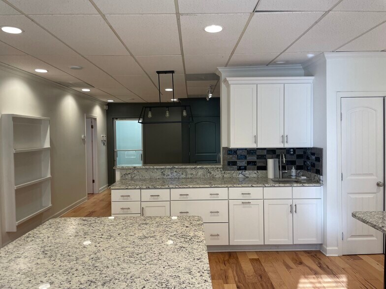 More Photos Of 803 Mount Moriah Rd, Memphis Office For Lease