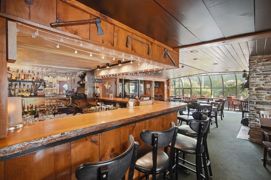 More Photos Of 100 Mountain Rd, Easthampton Restaurant For Sale