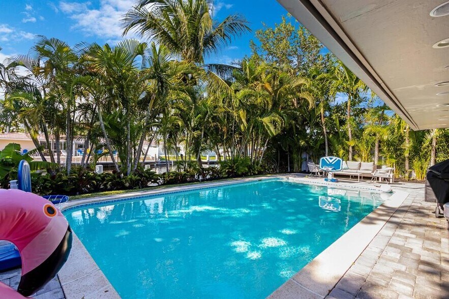 More Photos Of 5821 NE 14th Way, Fort Lauderdale Flex For Sale