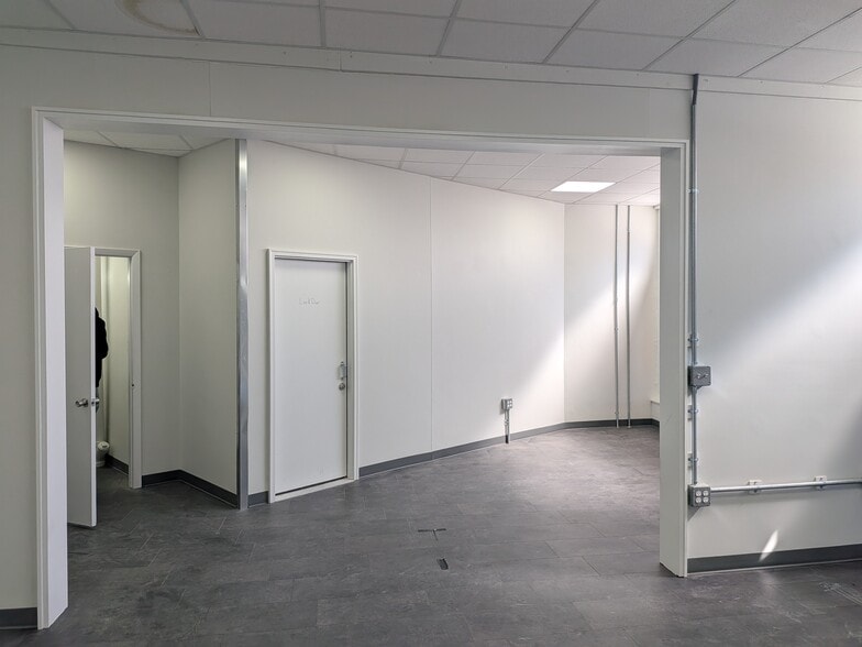 More Photos Of 3 Cedar St, Kingston Storefront Retail Office For Lease