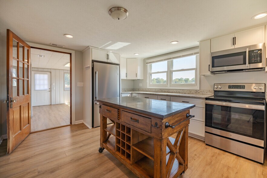 More Photos Of 204 Killen Rd, Memphis Flex For Sale