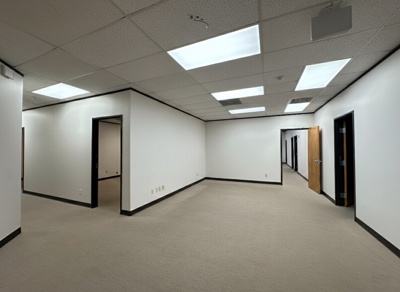 More Photos Of 8605 Cross Park Dr, Austin Office For Lease