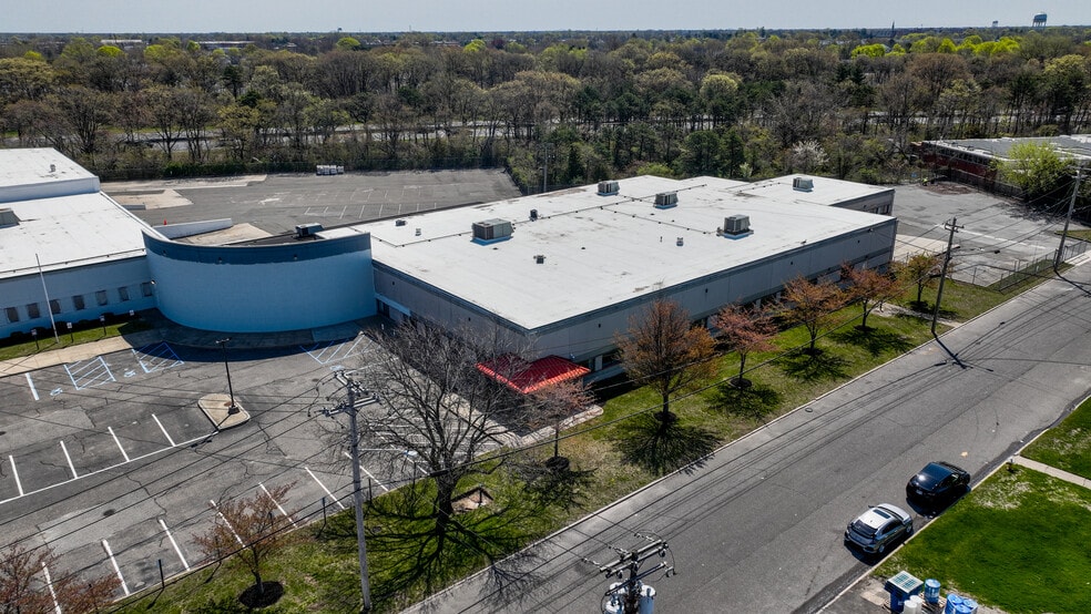 More Photos Of 200 Adams Blvd, Farmingdale Warehouse For Sale