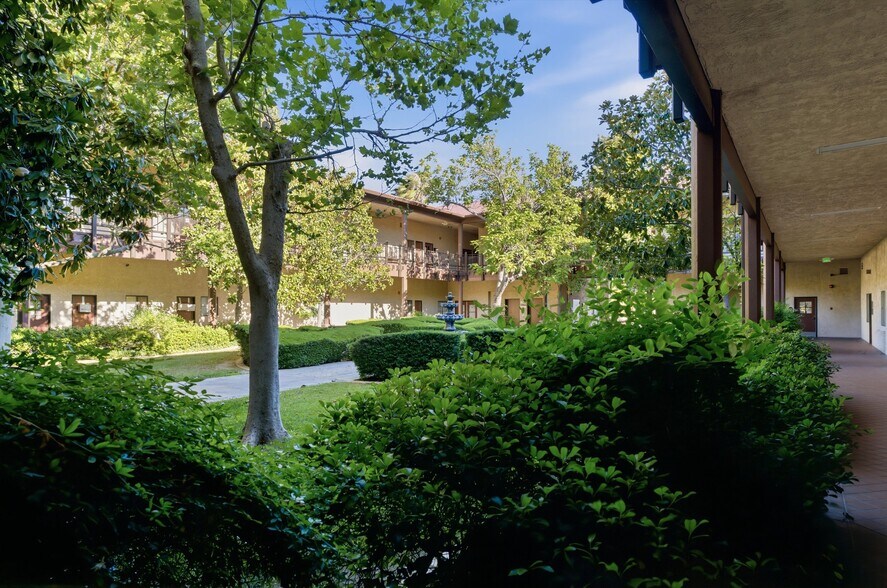 More Photos Of 44725 10th St W, Lancaster Medical For Lease