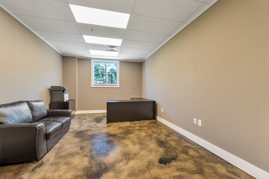 More Photos Of 1545 Hansford St, Charleston Light Distribution For Sale