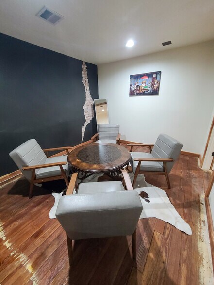 More Photos Of 109 Main St SE, Gravette Office For Lease