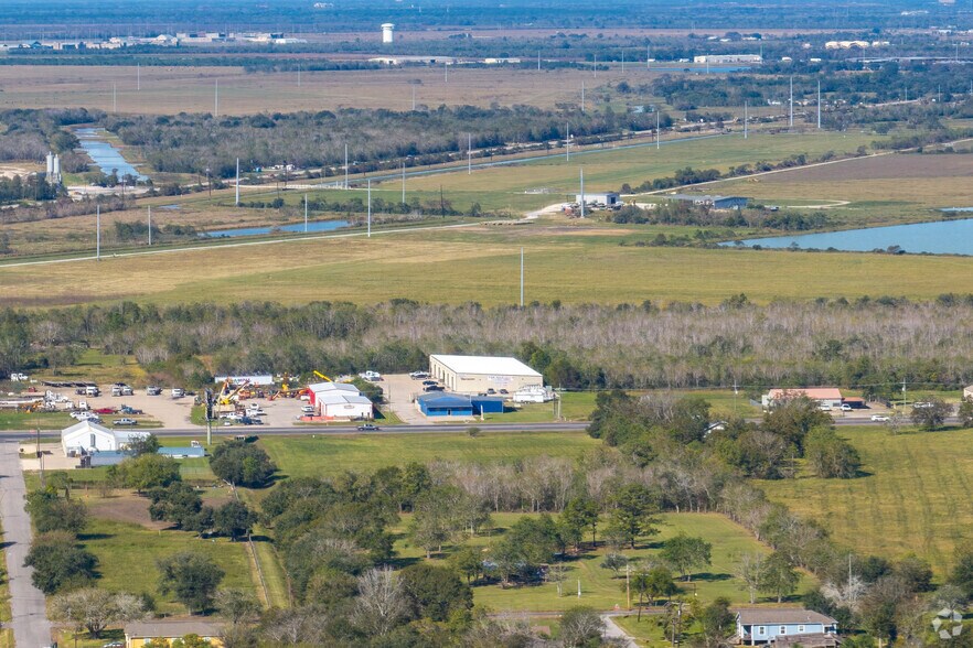 More Photos Of 105 W 365 Hwy, Port Arthur Warehouse For Lease