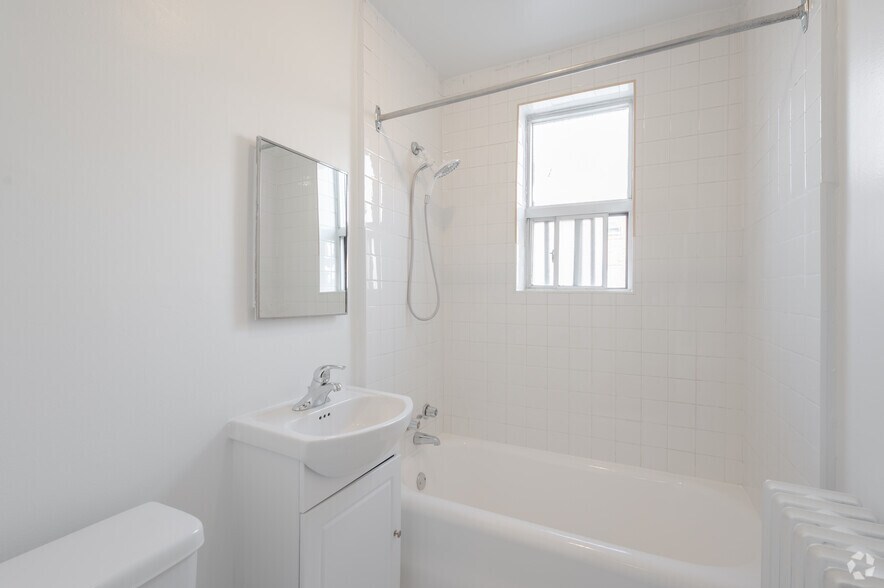 More Photos Of 1520-1524 Bathurst St, Toronto Apartments For Sale