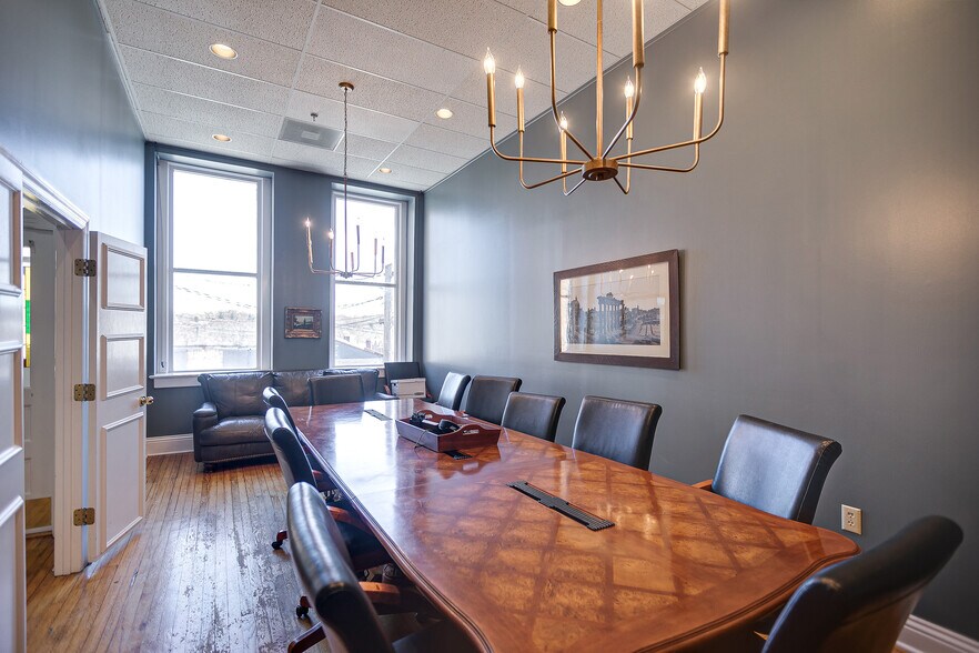 More Photos Of 809 S Main St, Columbia Office For Sale