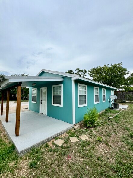 Primary Photo Of 143 N West St, Bertram Flex For Sale