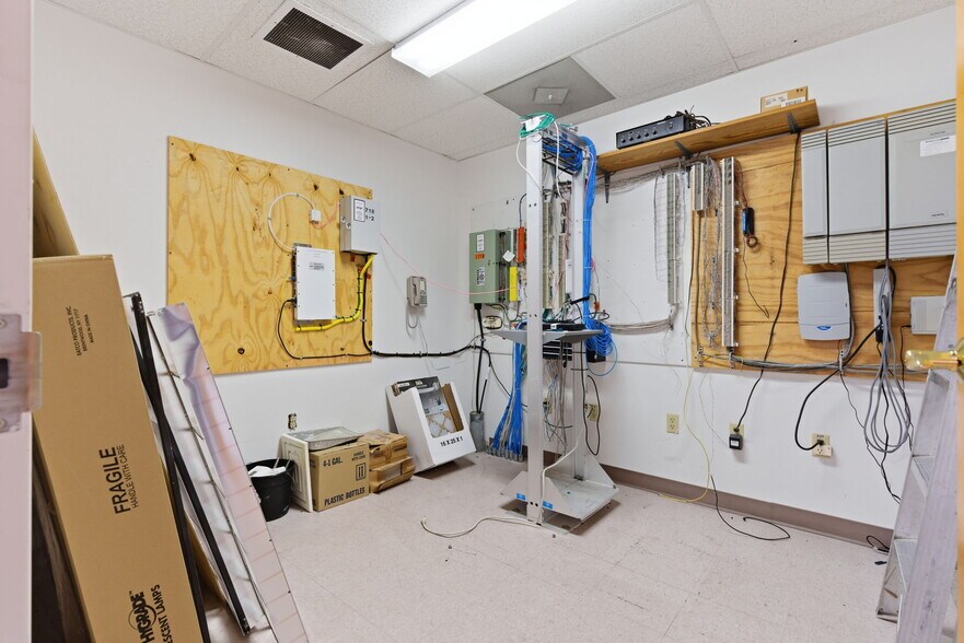 More Photos Of 718 N Martin St, East Prairie Office For Sale